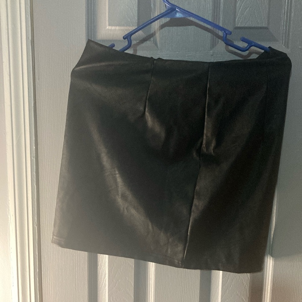 Black stretchy skirt new